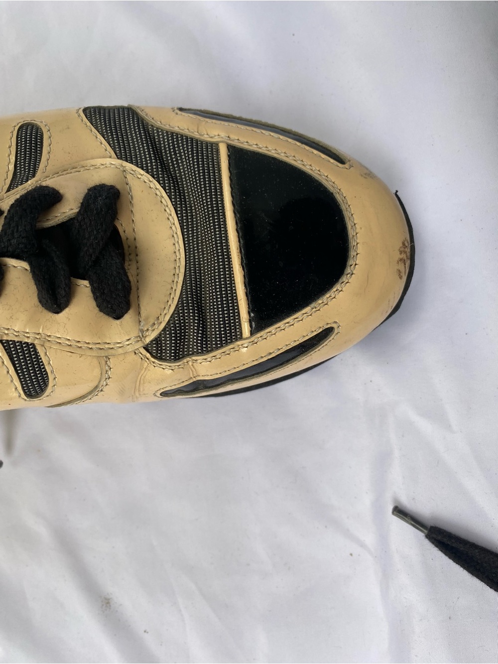 Vintage Chanel CC logo sneakers paten leather womens size 9 lace front FLAWS - Picture 7 of 16